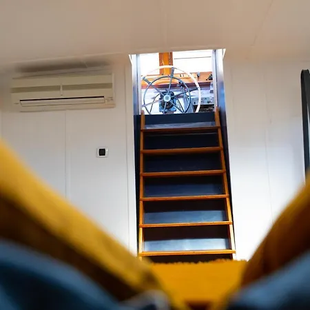 Πλωτό κατάλυμα La Peniche