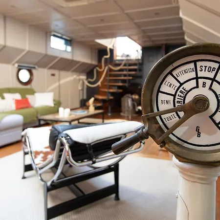 Πλωτό κατάλυμα La Peniche