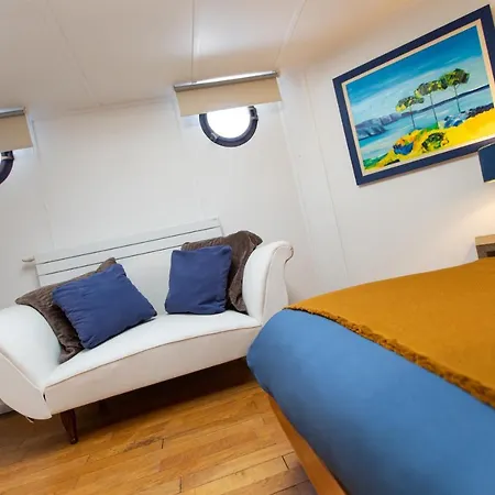 Πλωτό κατάλυμα La Peniche *